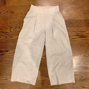 LULU LEMON PLEAT CROP PANTS